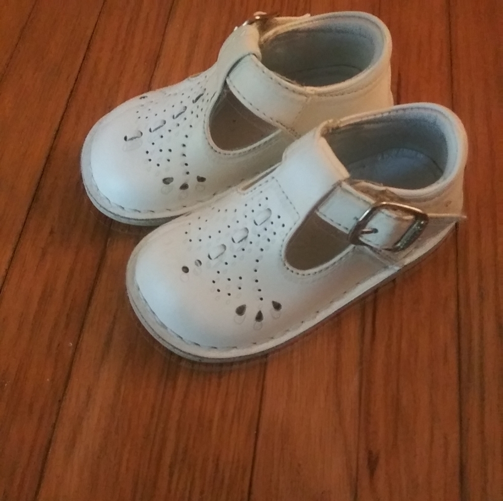 Willits Girls White Mary Jane Shoes Size 4